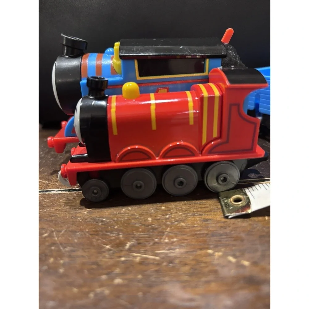 Thomas & Friends TrackMaster‎ Thomas Engines Go Motorized James Push along 2021